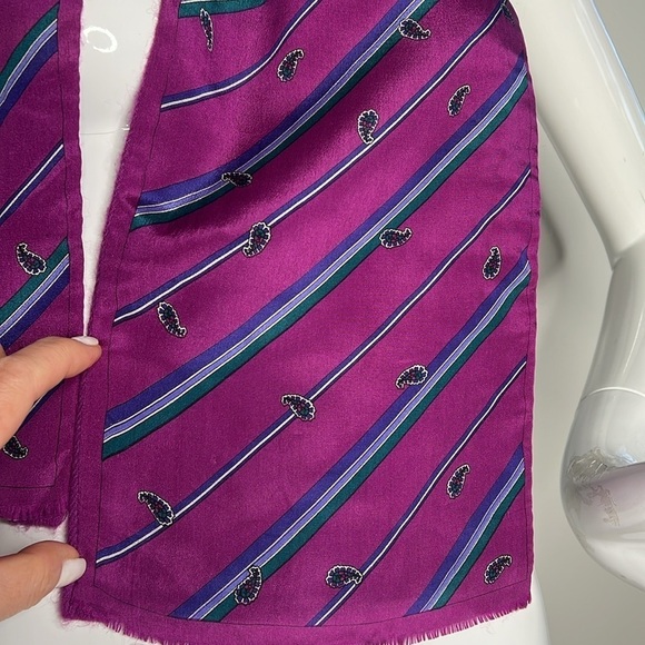 Oscar de la Renta 47” x 8” Purple Paisley Silk & Wool Scarf